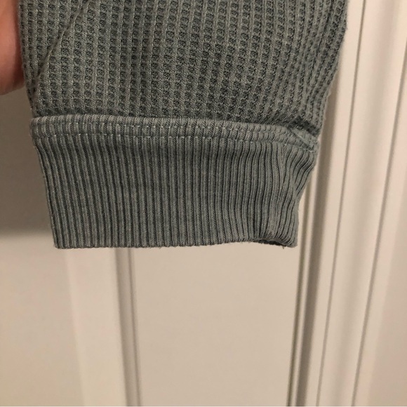 American Eagle Ladies Top - Picture 3 of 5